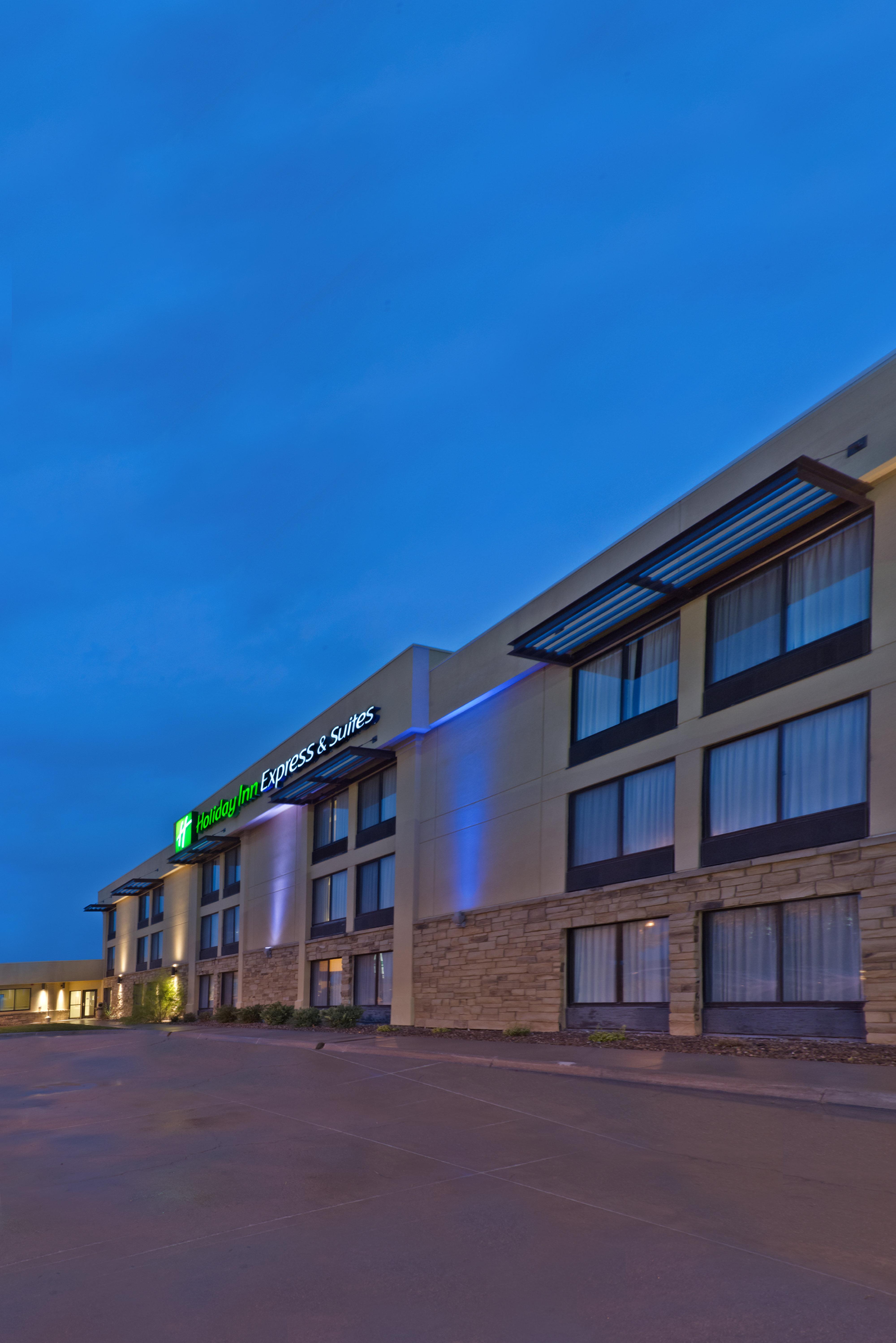 Holiday Inn Express Hotel & Suites Colby, An Ihg Hotel Kültér fotó